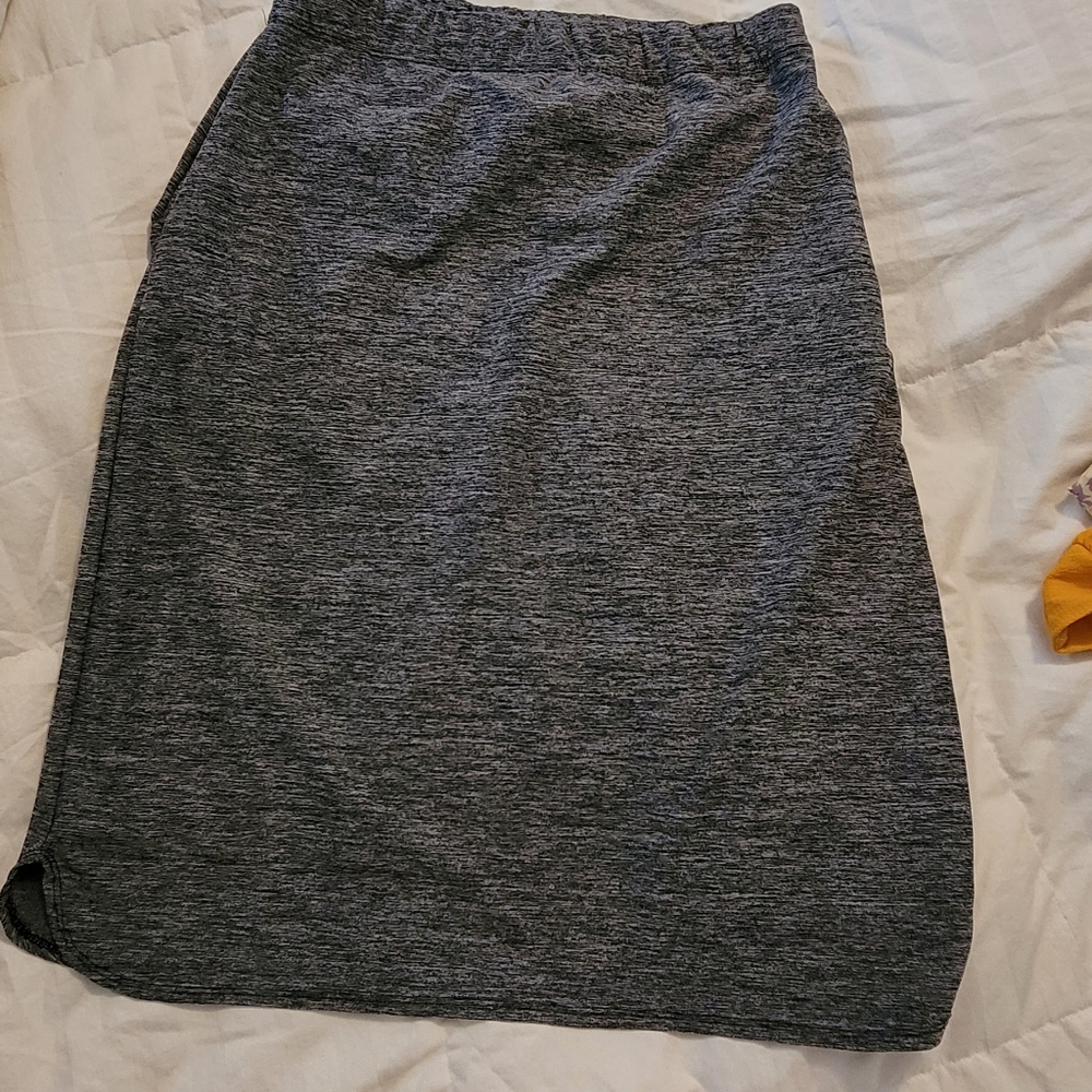 Athletic skirt with pockets